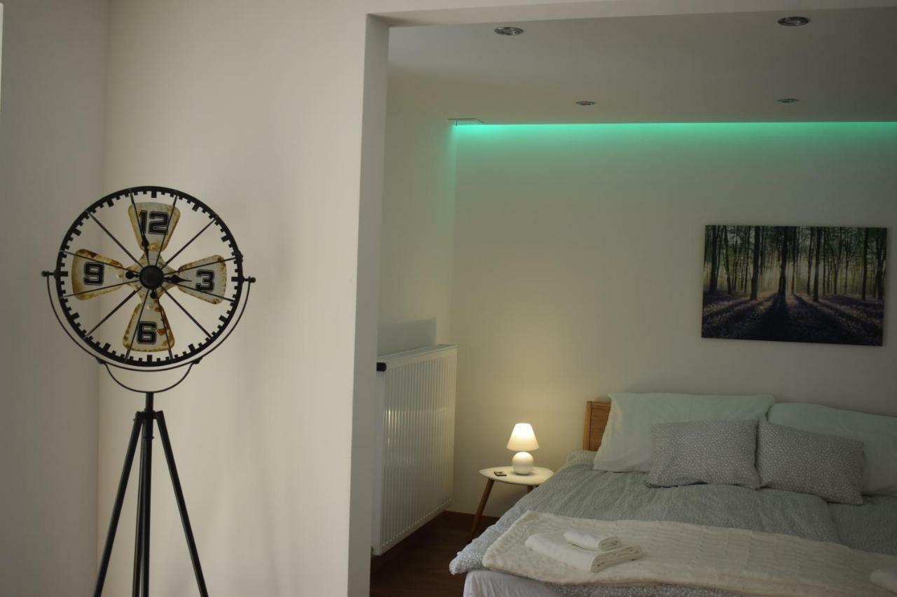 Buborek Apartman Тата Экстерьер фото